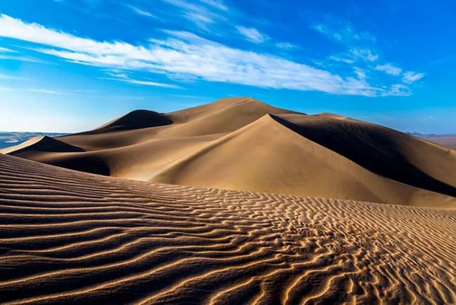 Thế giới màu sắc ảo diệu của Hoang mạc Lut