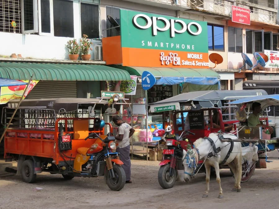 Xe Tuktuk thoogn dụng ở Myanmar