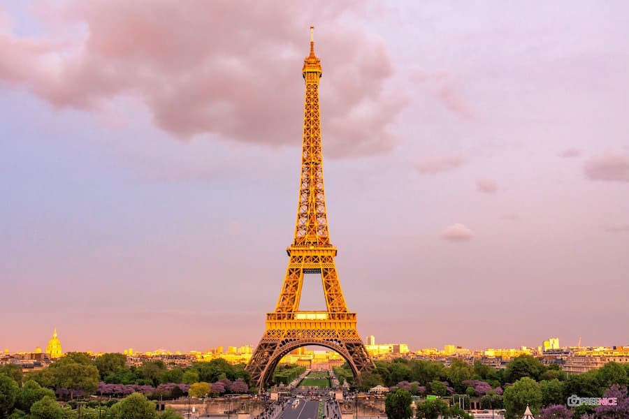  Tháp Eiffel