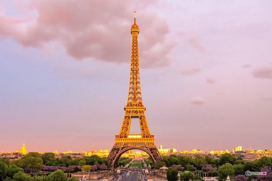  Tháp Eiffel