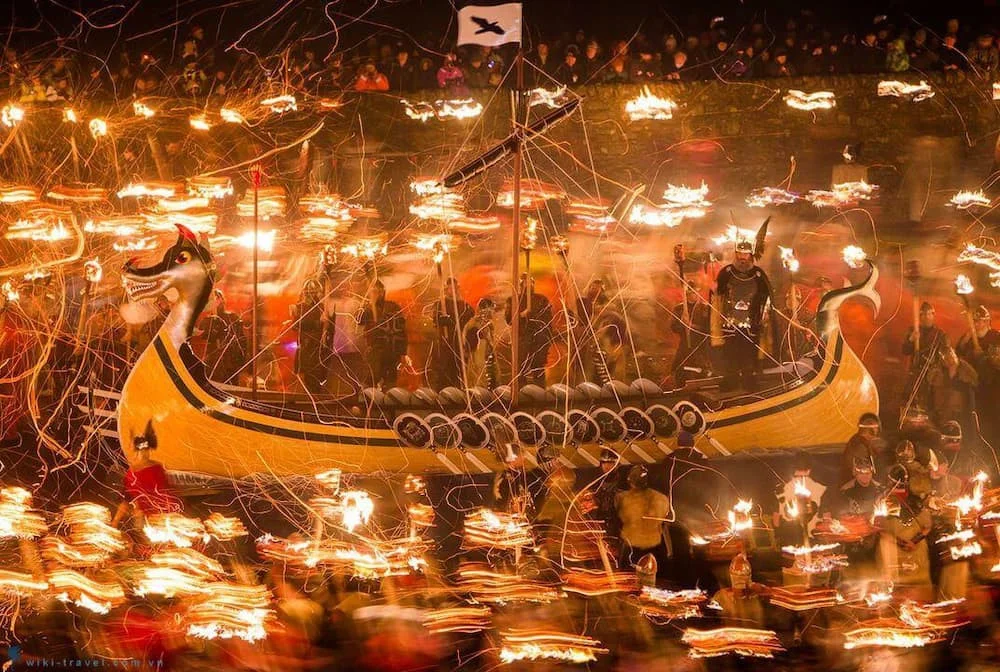 Lễ hội đốt lửa truyền thống của người Viking,Scotland