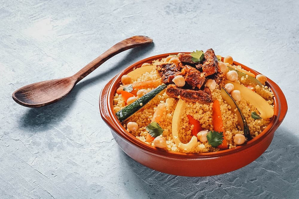 Couscous là một món ăn truyền thống của Algeria