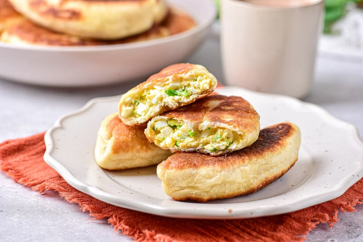 Bánh nướng Pirozhki nhân rau củ