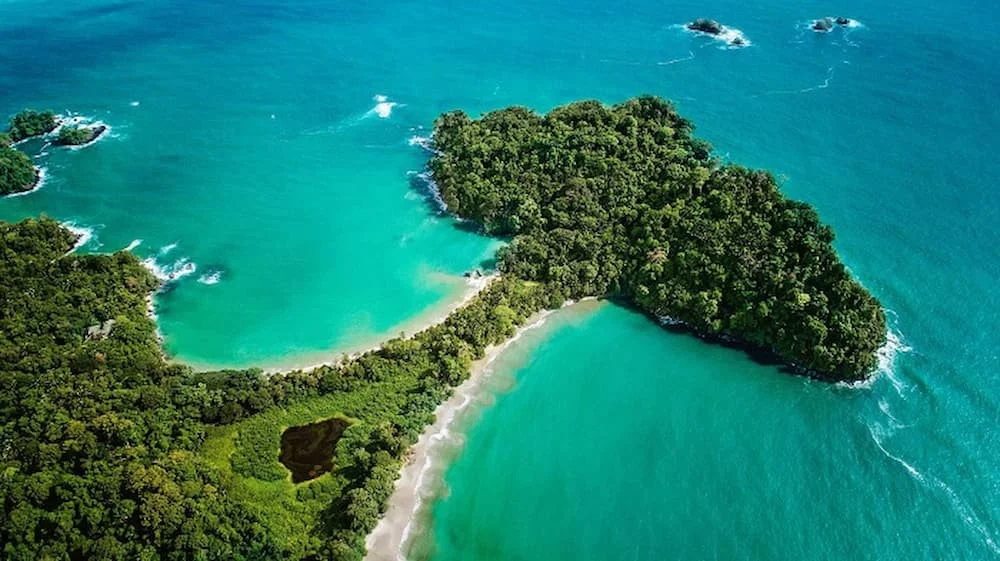 Bãi biển đẹp nhất Costa Rica gọi tên Manuel Antonio