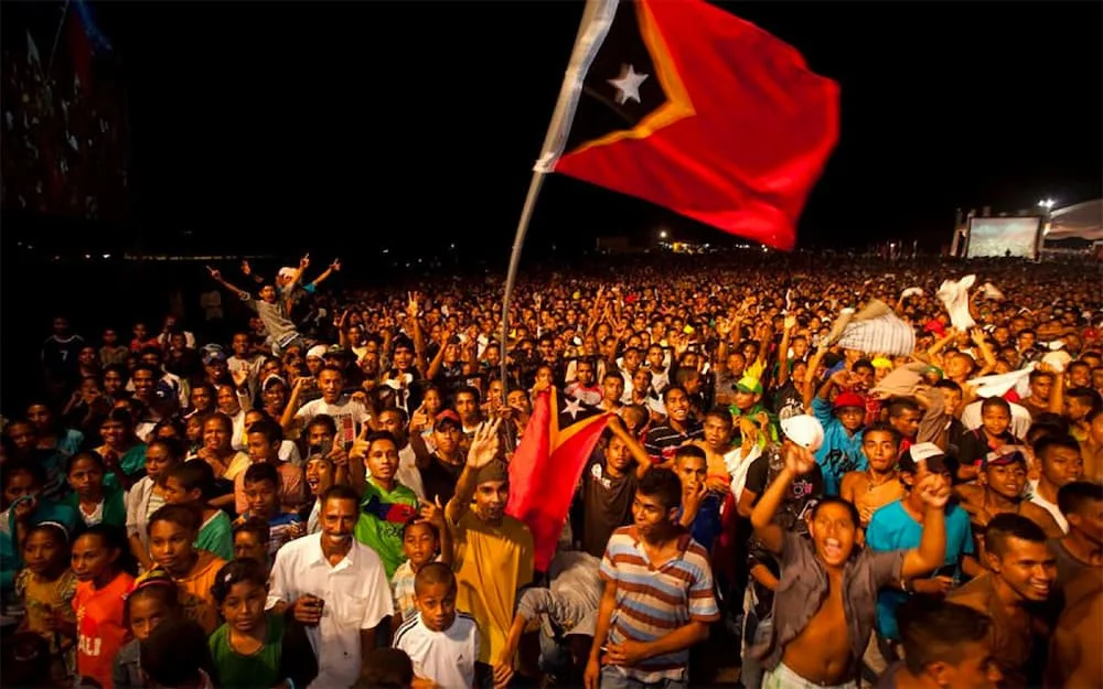 Đông Timor tuyên bố độc lập khỏi Bồ Đào Nha.