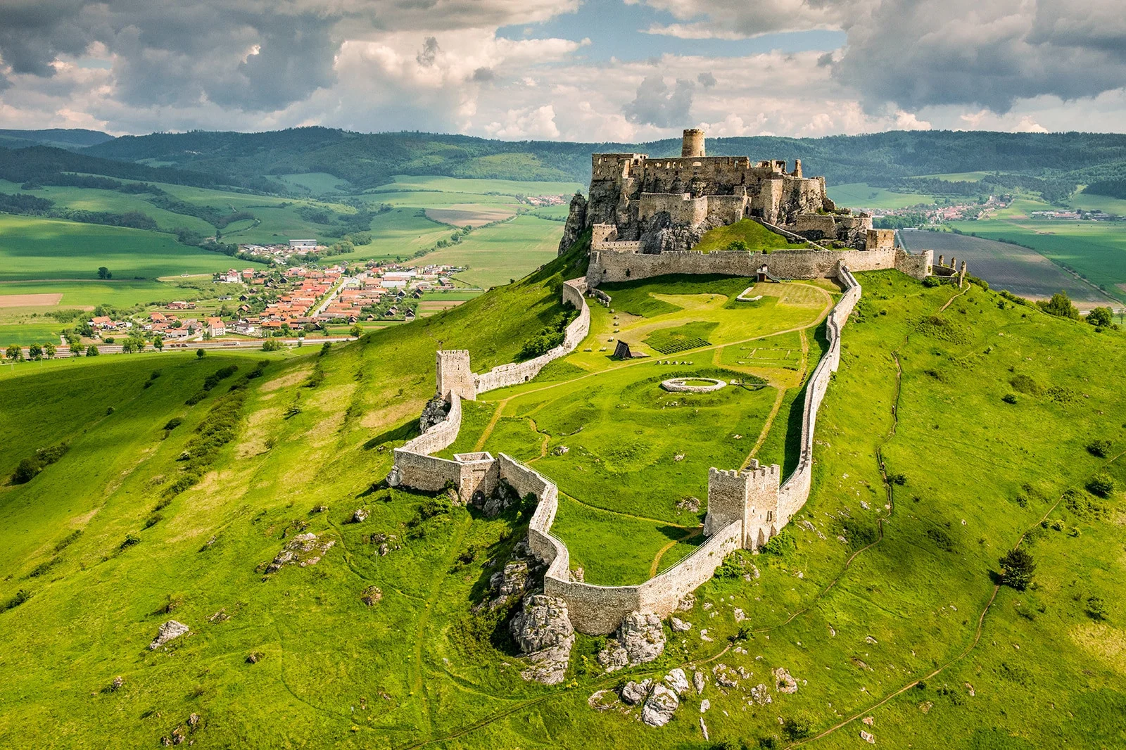 Slovakia là nước nào mà được mệnh danh là trái tim của Châu ÂU