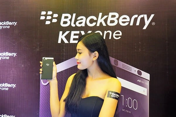 Con gái dùng blackberry thì sẽ như nào